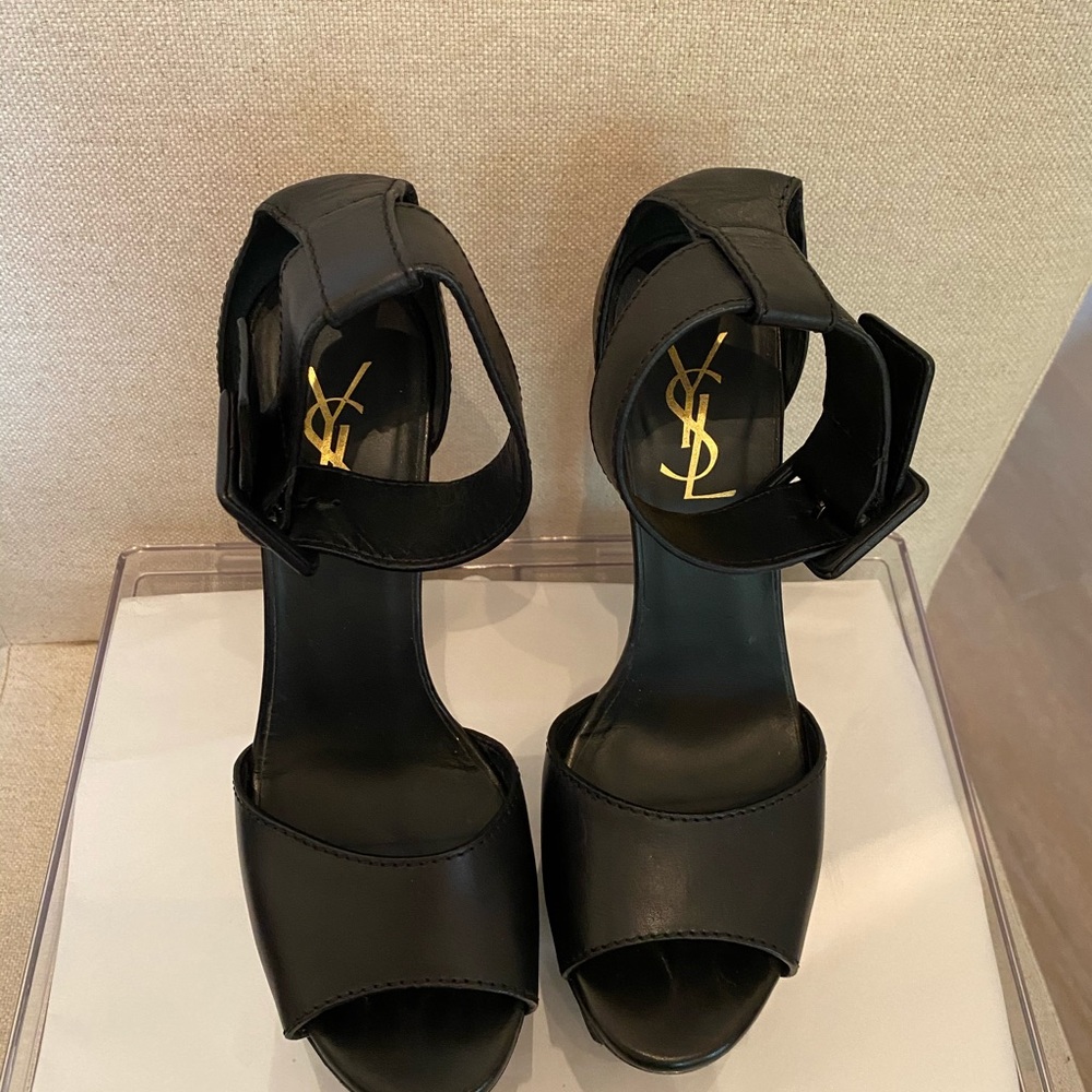 Yves Saint Laurent Sandals